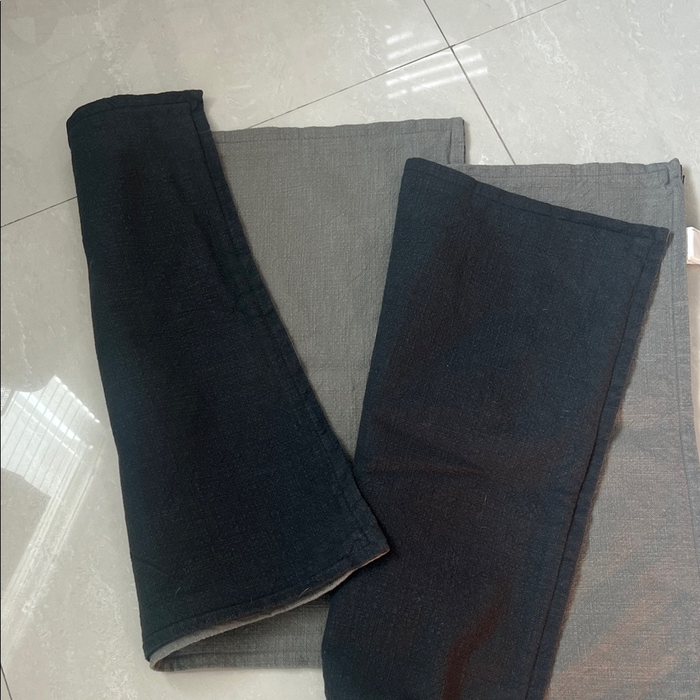 Pottery Barn Dual-Tone Gray and Black Pillow Cover - Picture 4 of 5